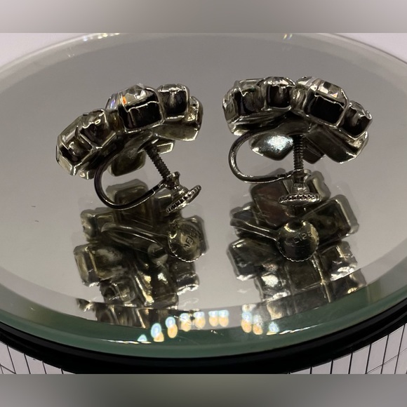 Vintage Weiss Silver Tone Screw Back Earrings with Faceted Crystals Signed - Picture 7 of 8